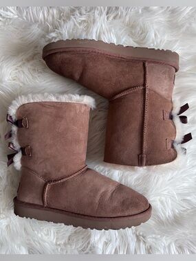 UGG Boots in Chestnut Brown
